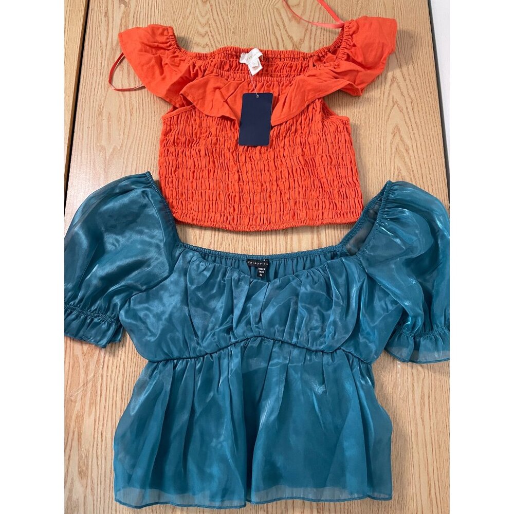 B98 New Women’s Bundle of 2 Crop Tops Size Medium